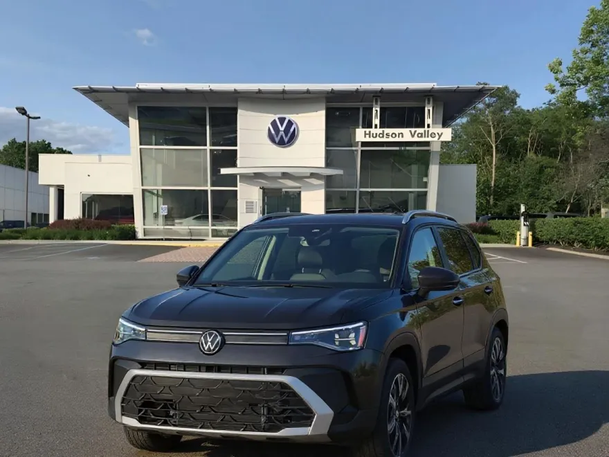 2025 Volkswagen Taos SEL photo 1