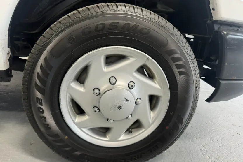 2011 Ford E-250 photo 1