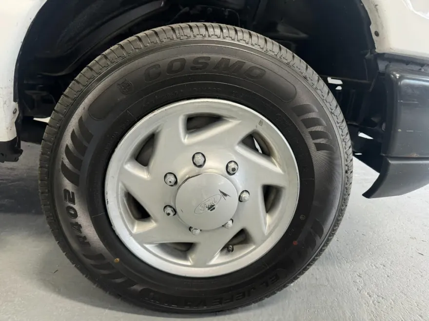 2011 Ford E-250 photo 1