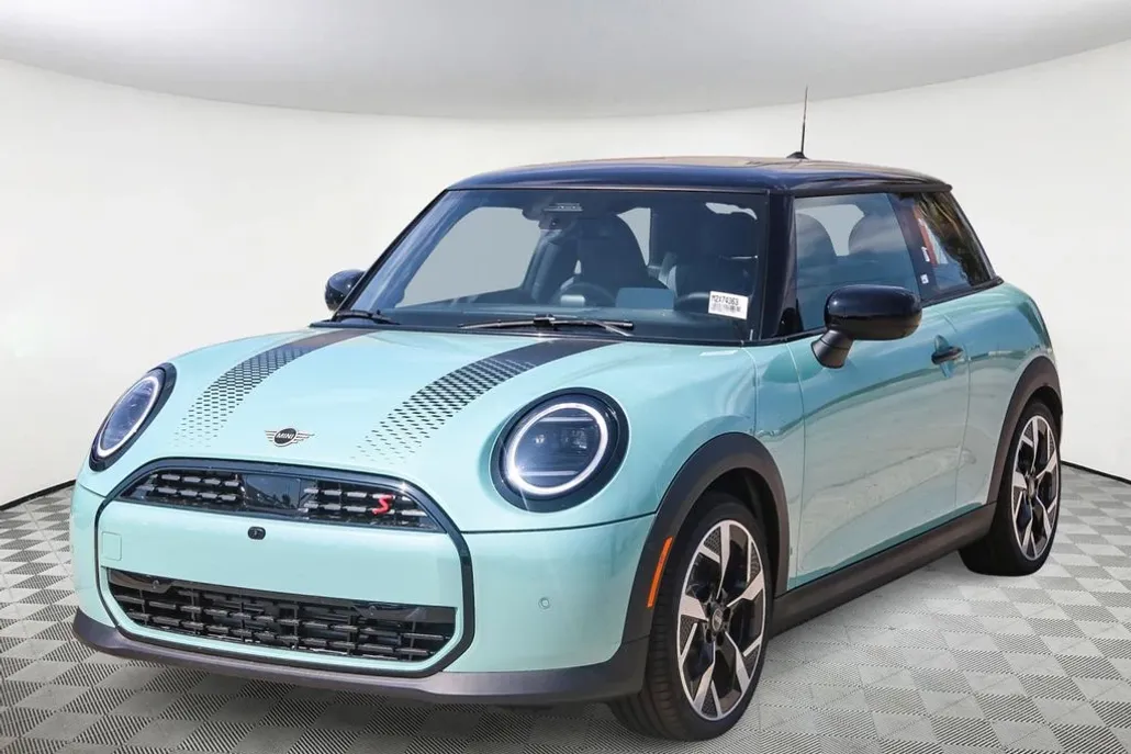 2026 Mini Cooper 2 Door Hardtop S Iconic photo 1