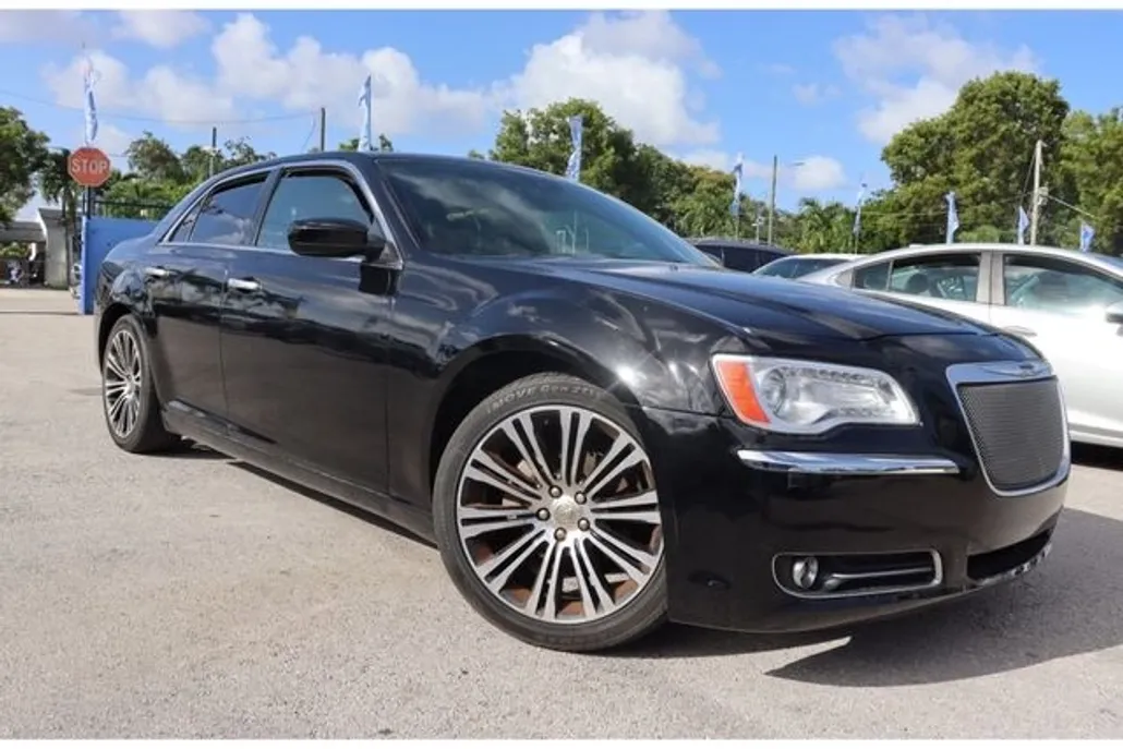 2014 Chrysler 300 Luxury photo 1