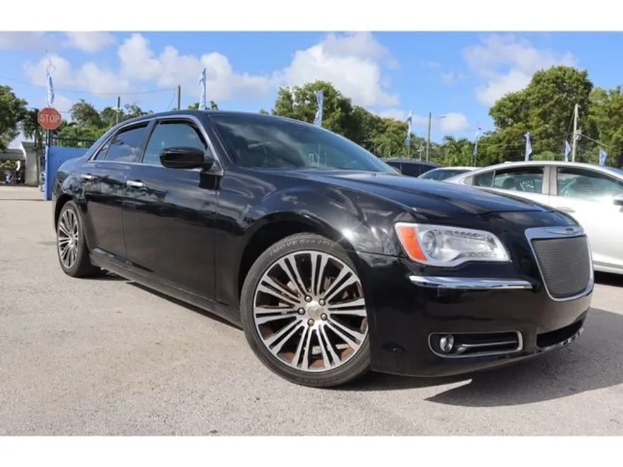 2014 Chrysler 300 Luxury photo 1