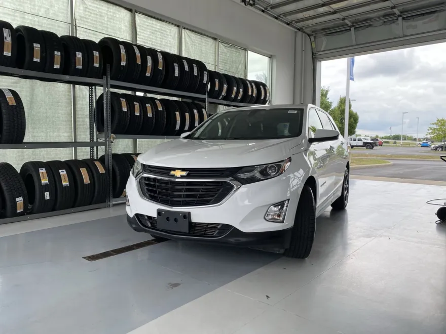 2019 Chevrolet Equinox LT photo 1