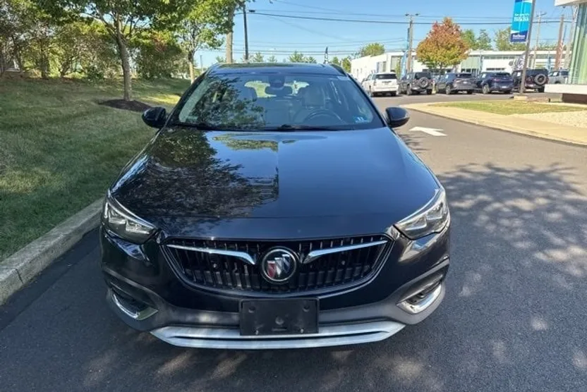 2018 Buick Regal TourX Essence photo 1