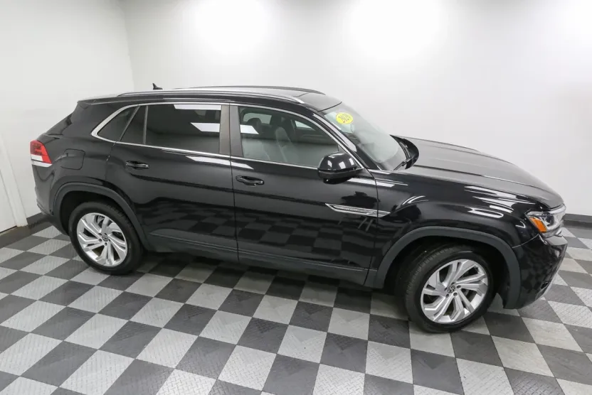 2020 Volkswagen Atlas Cross Sport SEL photo 1