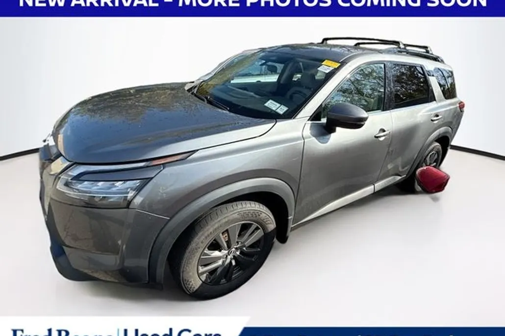 2022 Nissan Pathfinder SV photo 1