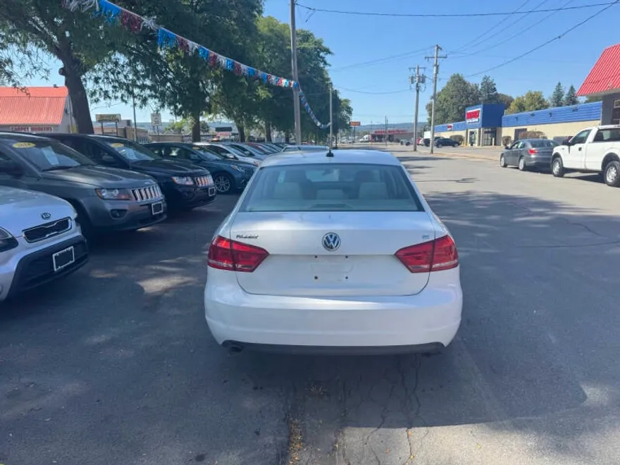 2012 Volkswagen Passat SE photo 1