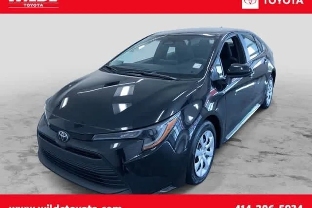 2024 Toyota Corolla LE photo 1