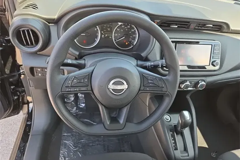 2025 Nissan Kicks Play S photo 1