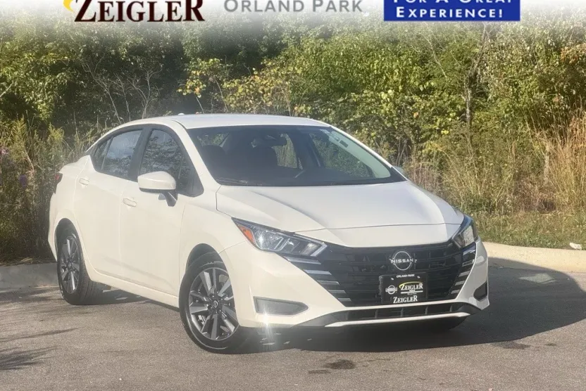 2023 Nissan Versa 1.6 SV photo 1