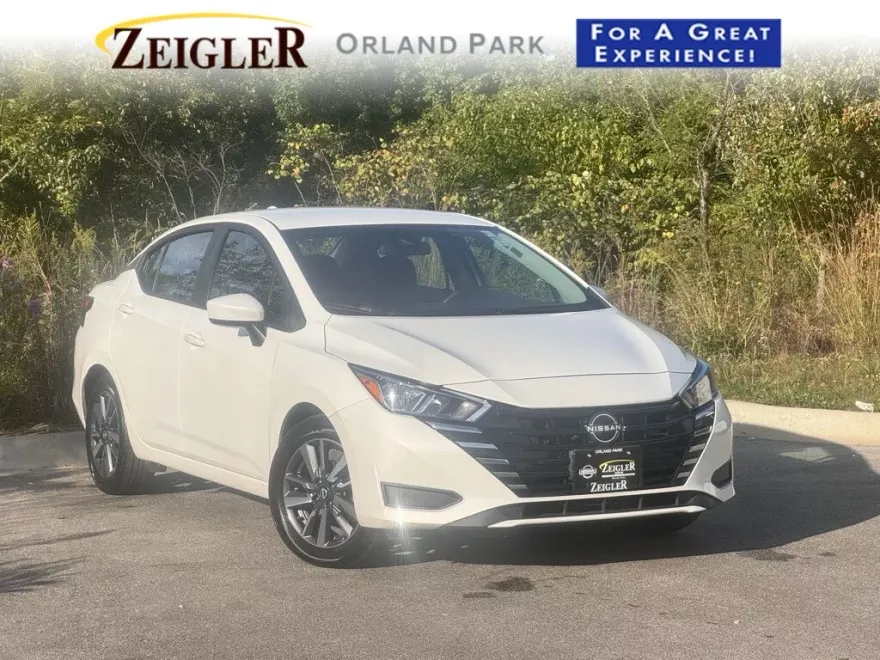2023 Nissan Versa 1.6 SV photo 1