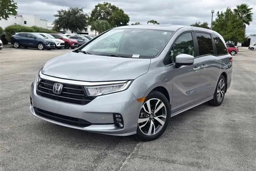2023 Honda Odyssey Touring photo 1