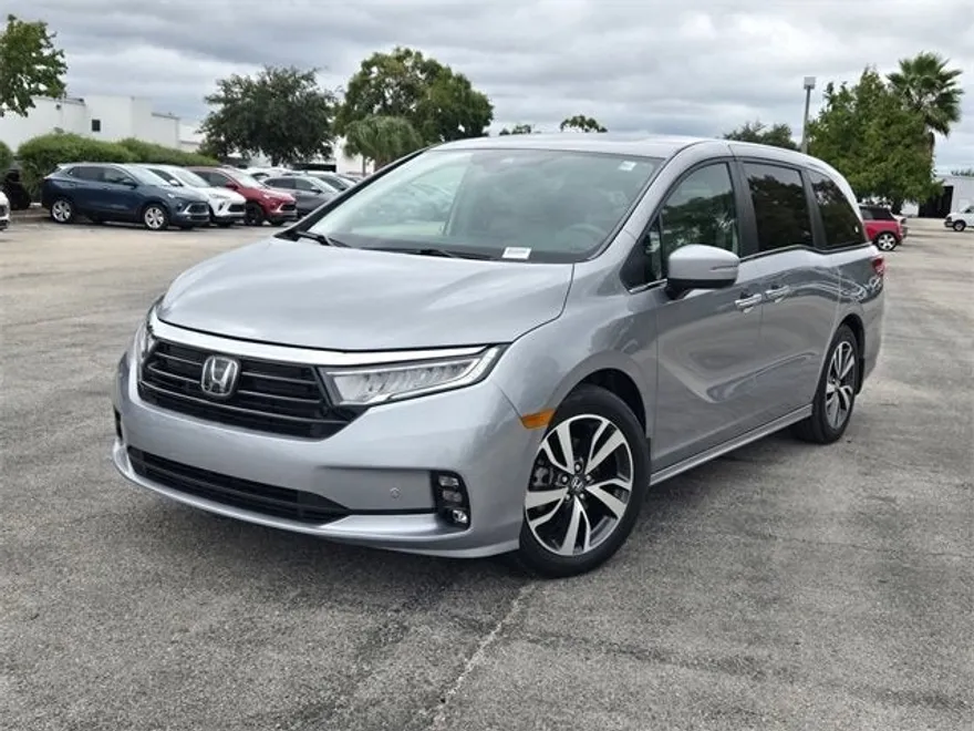 2023 Honda Odyssey Touring photo 1