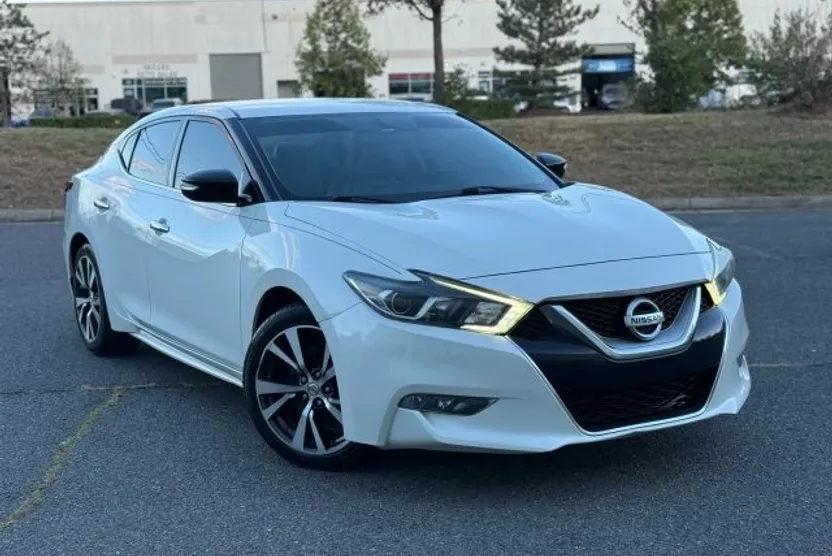 2016 Nissan Maxima SV photo 1
