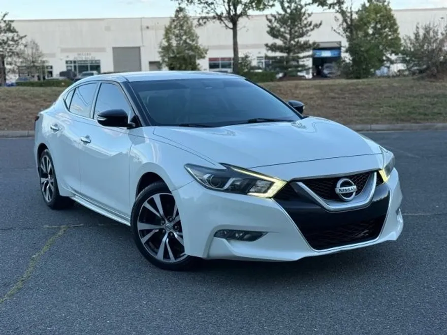 2016 Nissan Maxima SV photo 1