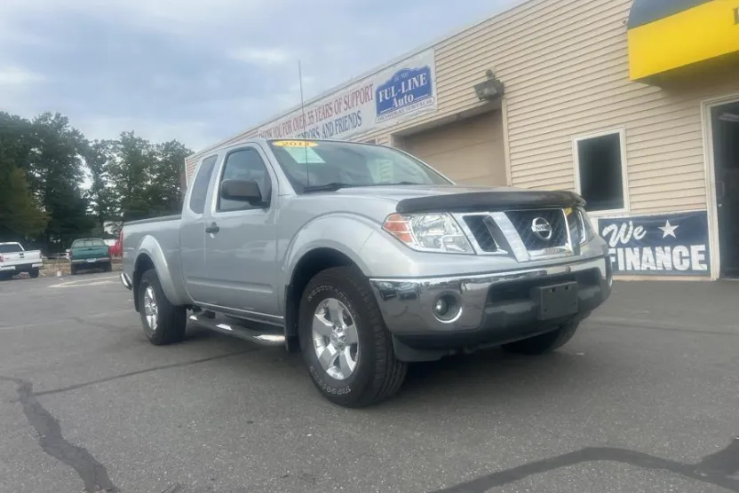 2011 Nissan Frontier King Cab SV photo 1