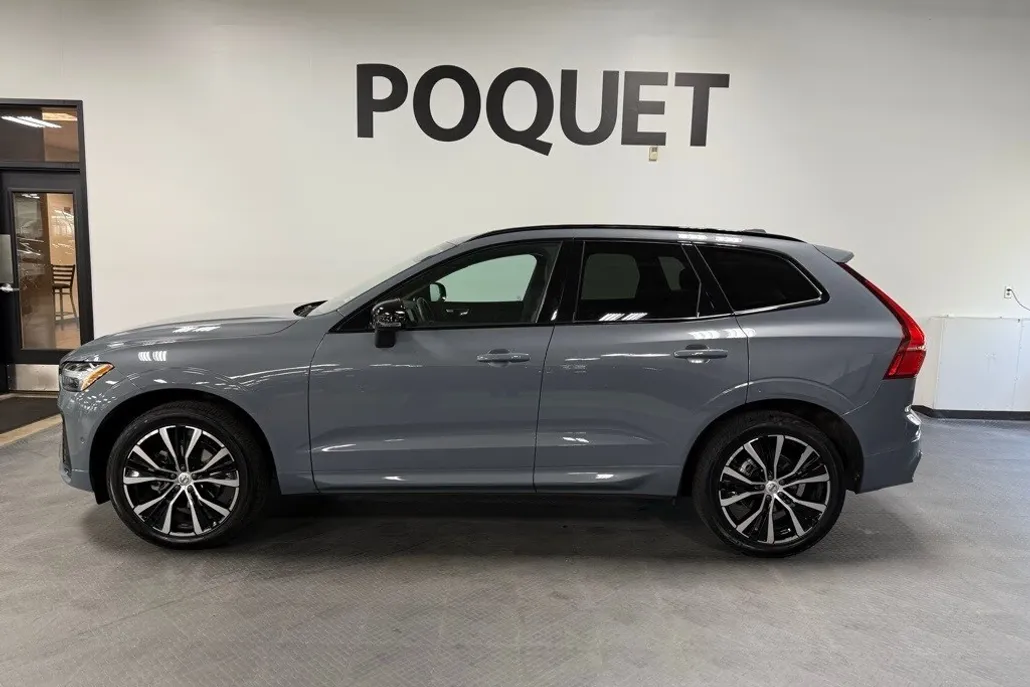 2023 Volvo XC60 B5 Plus photo 1