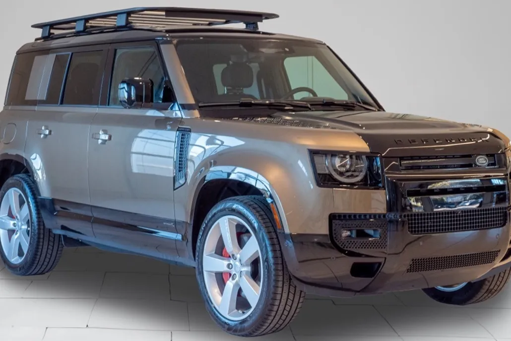 2025 Land Rover Defender 110 photo 1