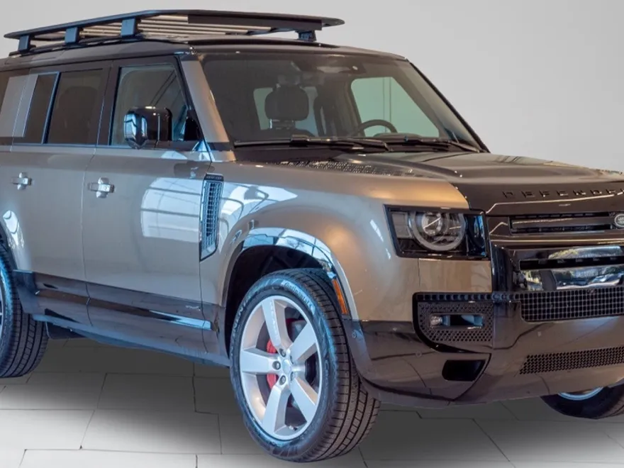 2025 Land Rover Defender 110 photo 1