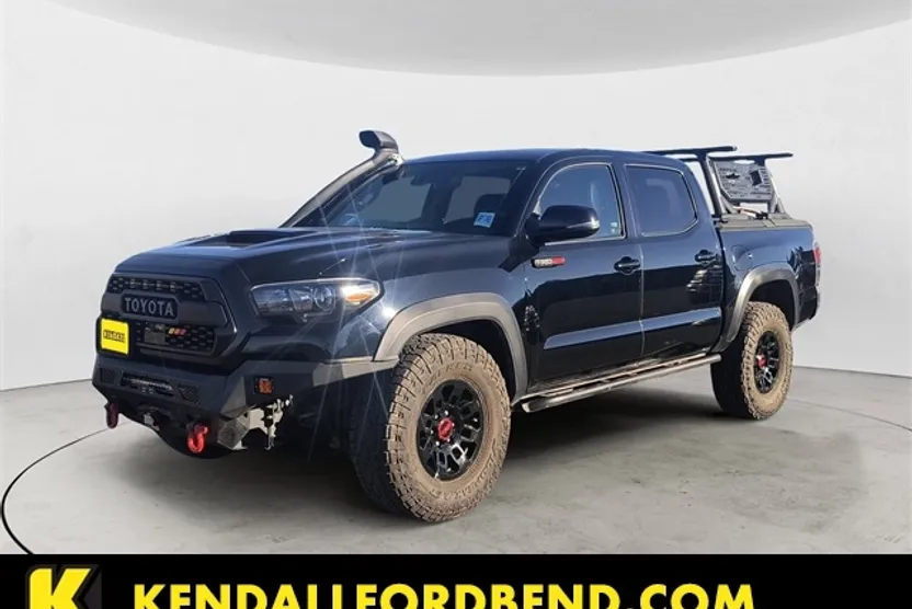 2019 Toyota Tacoma TRD Off-Road photo 1