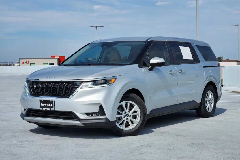 2022 Kia Carnival LXS photo 1