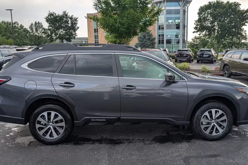 2025 Subaru Outback Premium photo 1