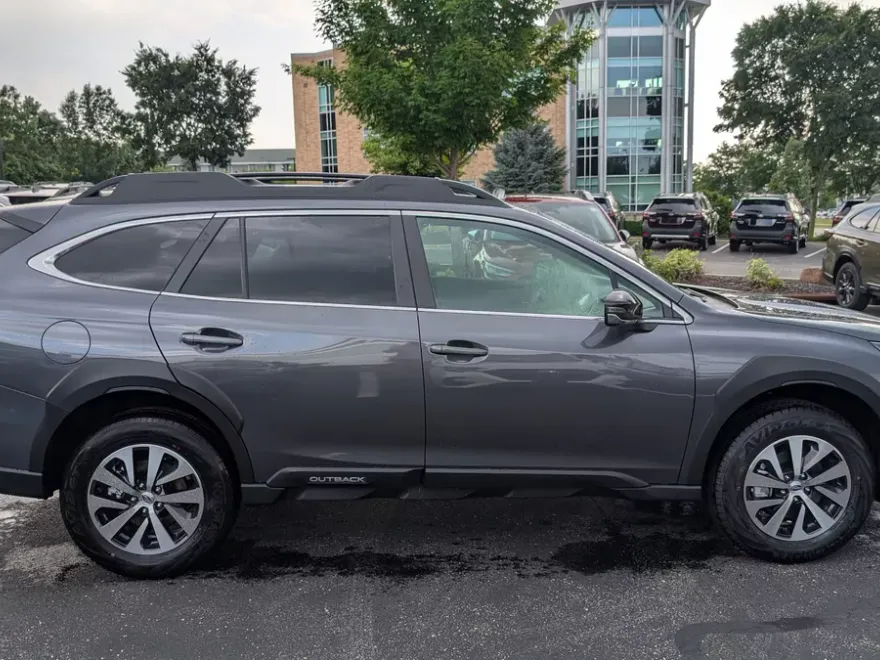2025 Subaru Outback Premium photo 1