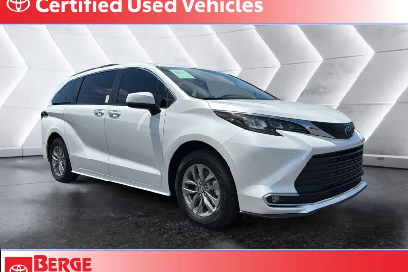 2024 Toyota Sienna XLE photo 1