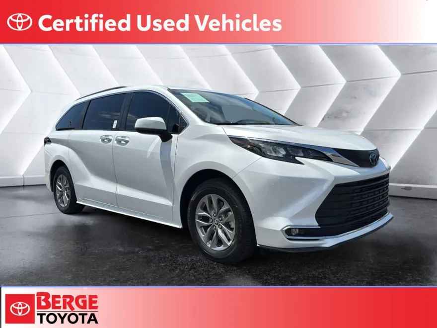 2024 Toyota Sienna XLE photo 1