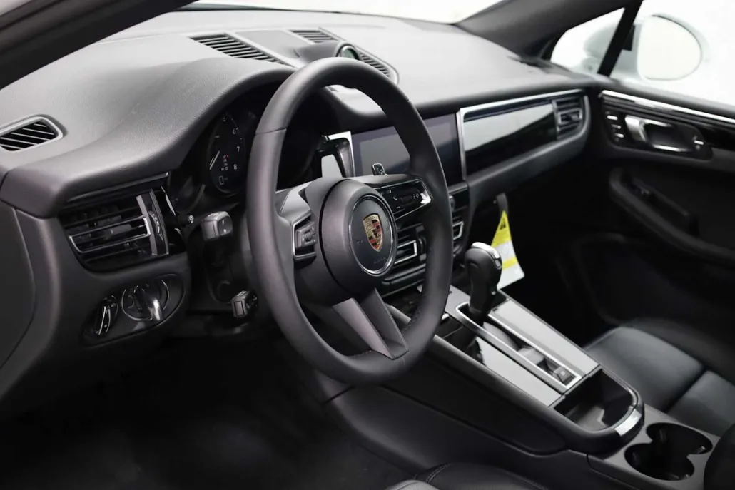 2026 Porsche Macan T photo 1