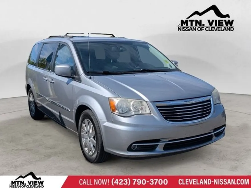 2013 Chrysler Town & Country Touring photo 1