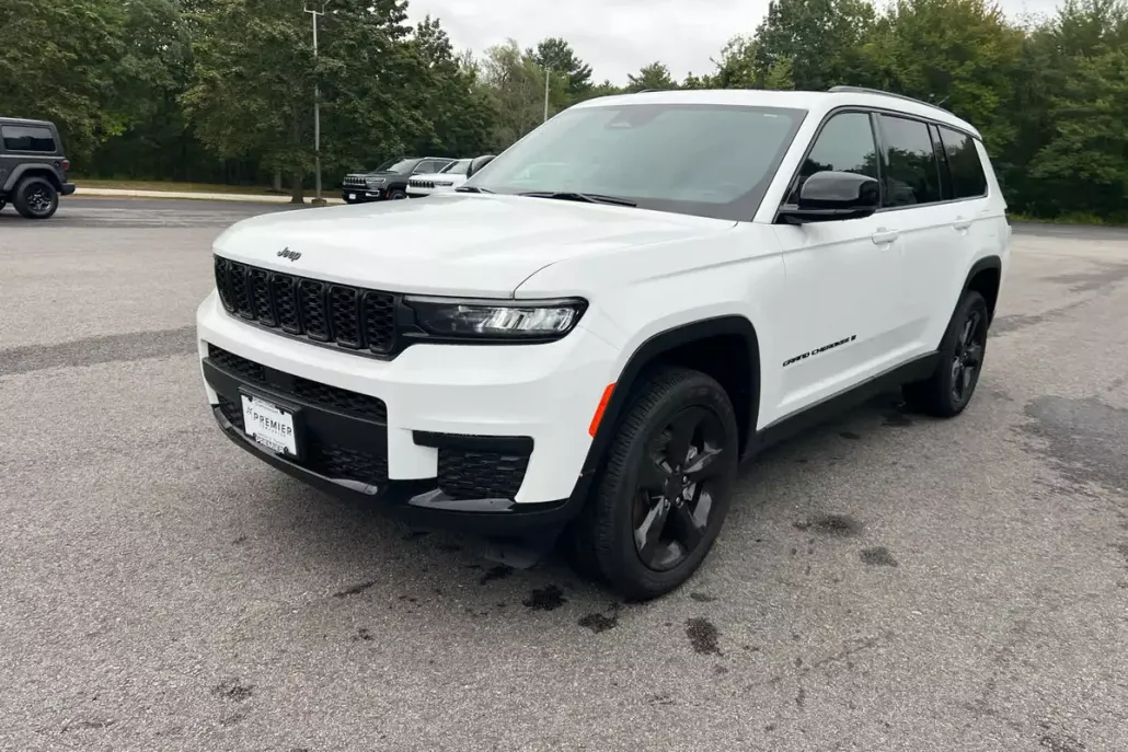 2025 Jeep Grand Cherokee Altitude photo 1