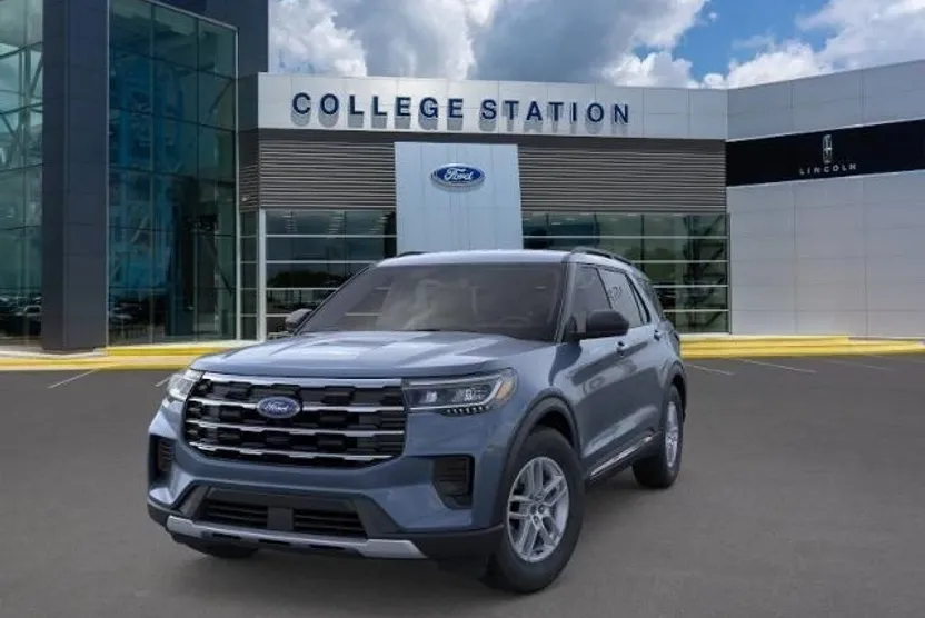 2025 Ford Explorer photo 1