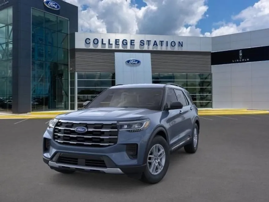 2025 Ford Explorer photo 1