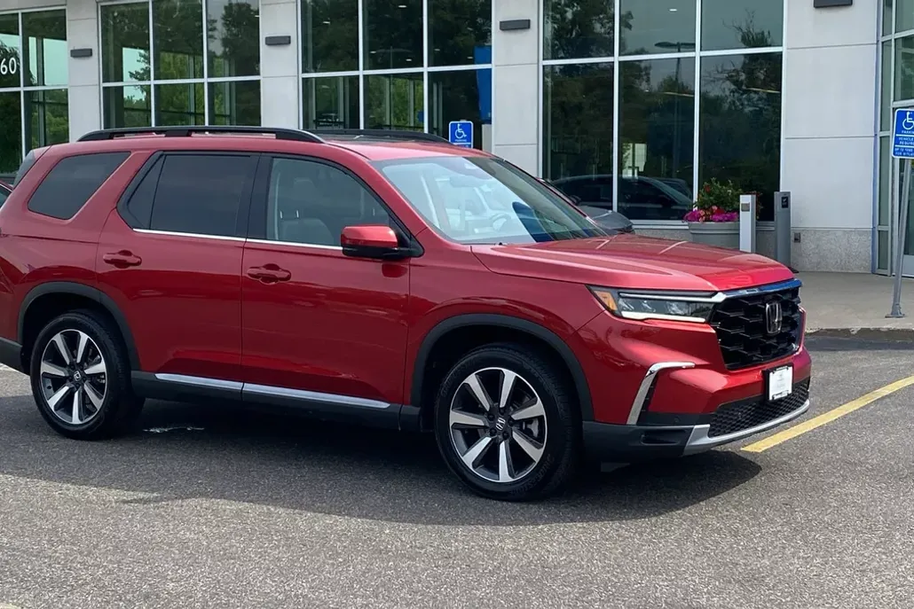 2025 Honda Pilot Touring photo 1