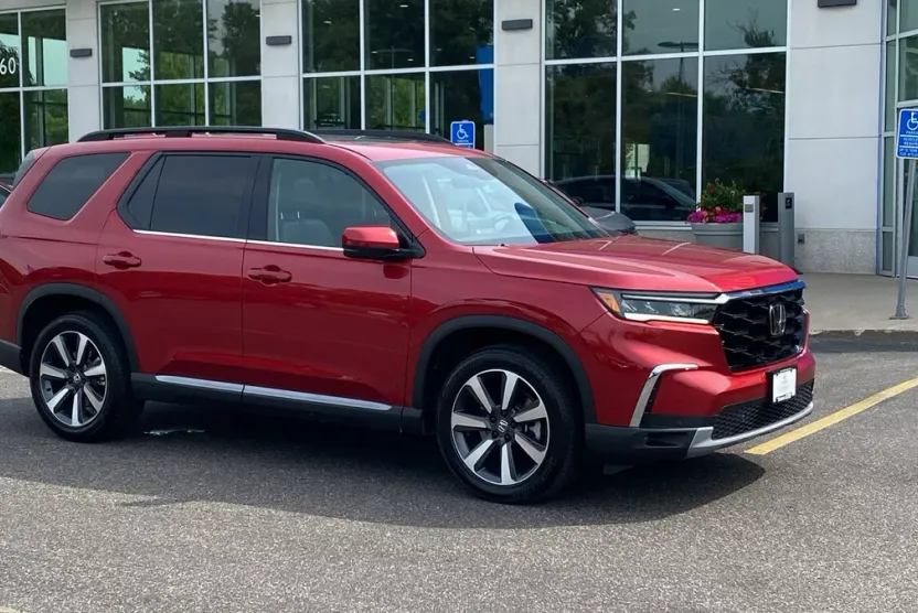 2025 Honda Pilot Touring photo 1