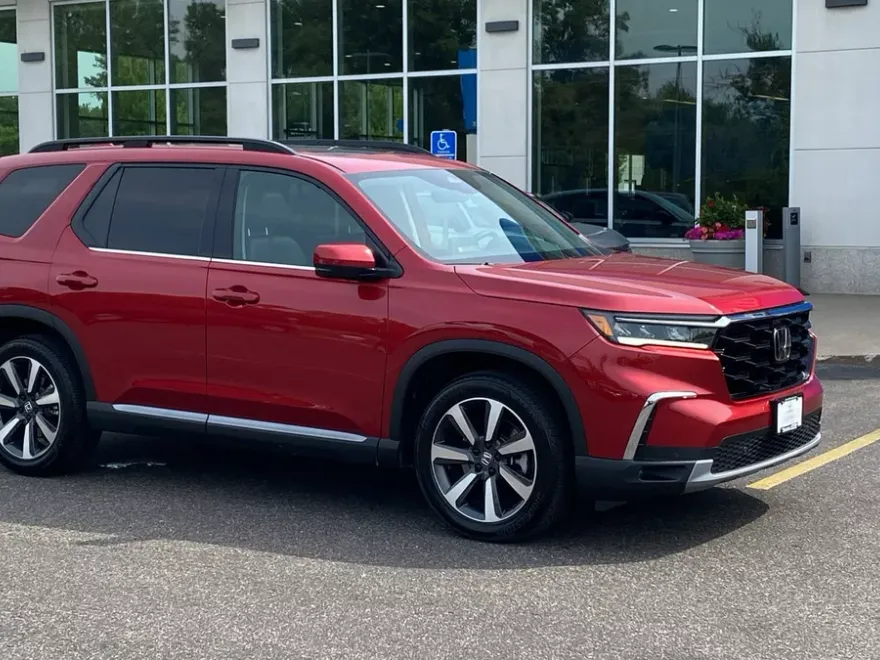 2025 Honda Pilot Touring photo 1