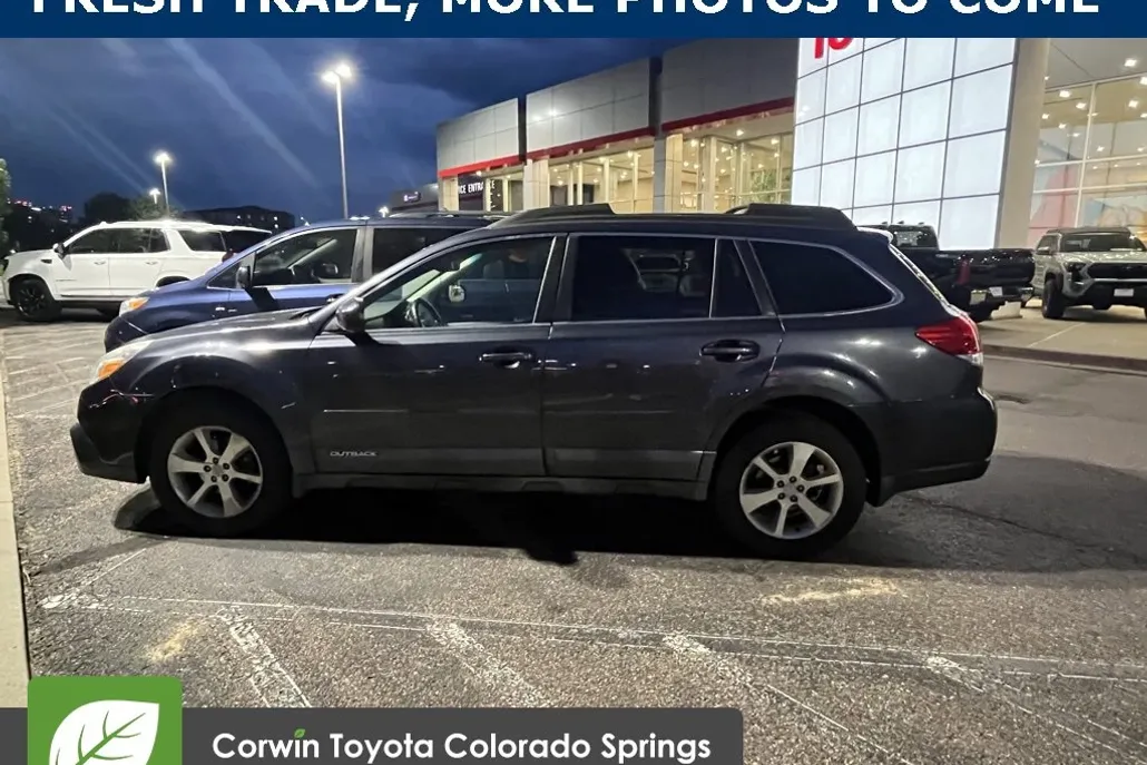 2013 Subaru Outback 2.5i Premium photo 1