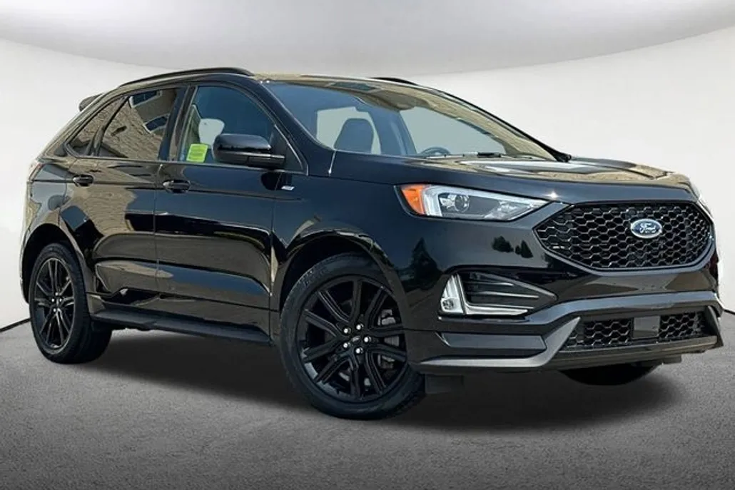 2022 Ford Edge ST photo 1