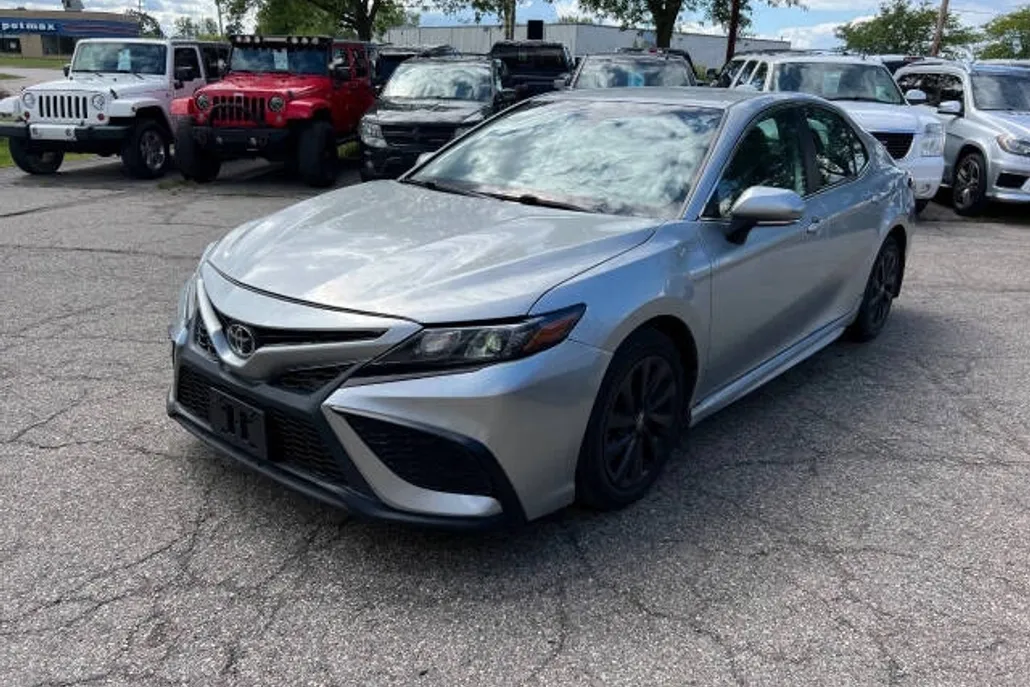 2021 Toyota Camry SE photo 1
