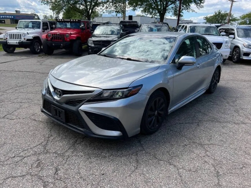 2021 Toyota Camry SE photo 1