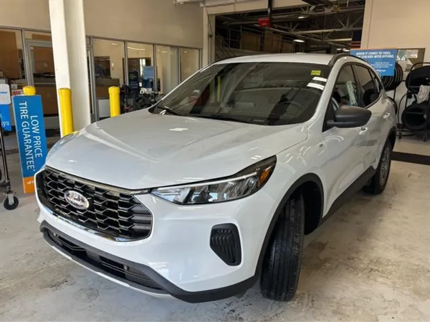 2025 Ford Escape ST-Line photo 1