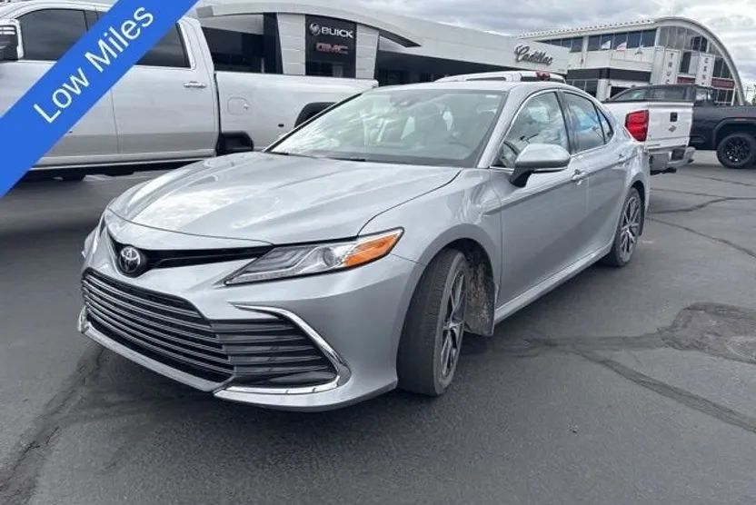2023 Toyota Camry XLE photo 1