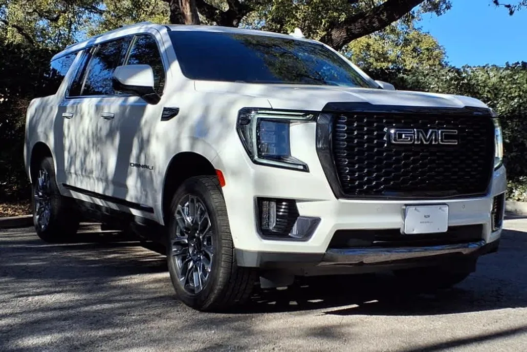 2023 Gmc Yukon XL Denali Ultimate photo 1
