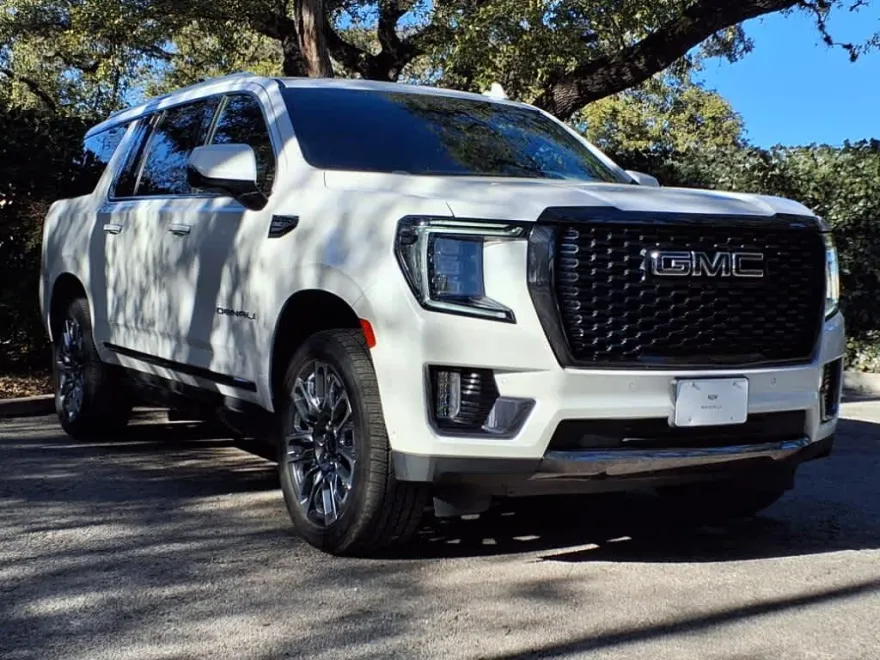 2023 Gmc Yukon XL Denali Ultimate photo 1