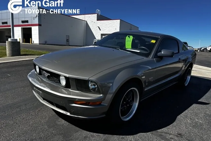 2005 Ford Mustang GT Premium photo 1