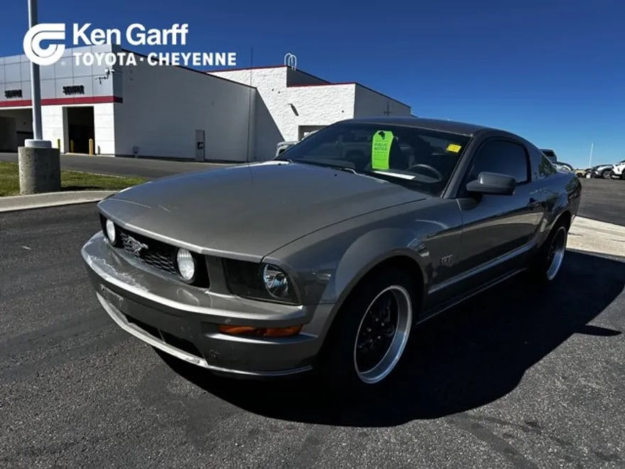 2005 Ford Mustang GT Premium photo 1