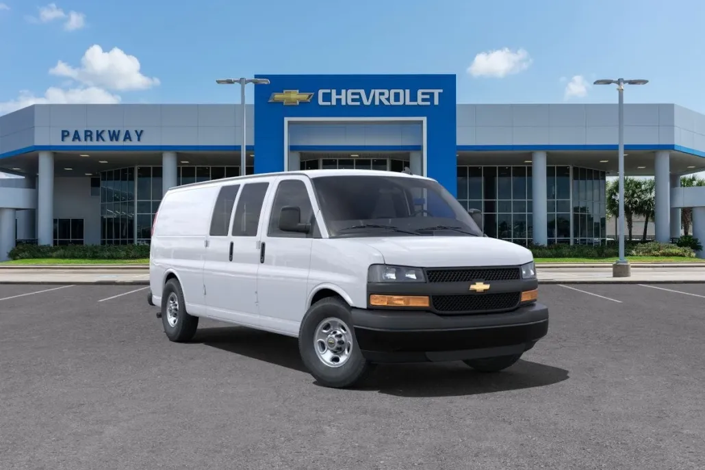 2024 Chevrolet Express Cargo 3500 photo 1