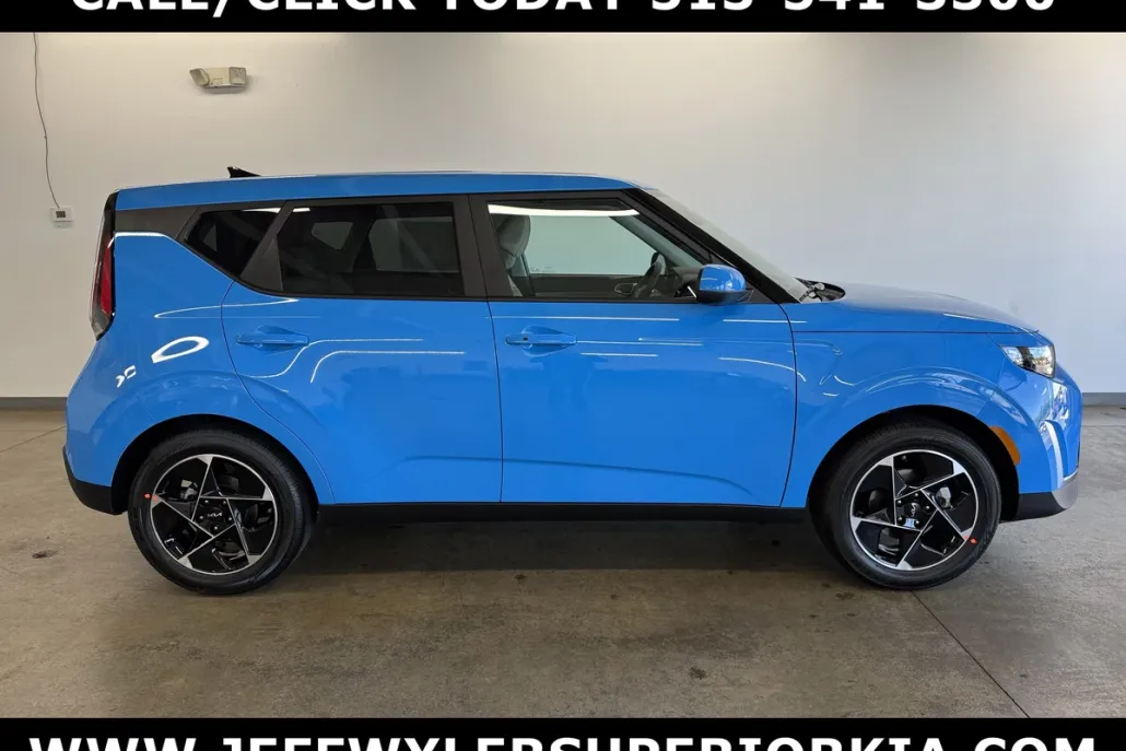 2025 Kia Soul EX photo 1