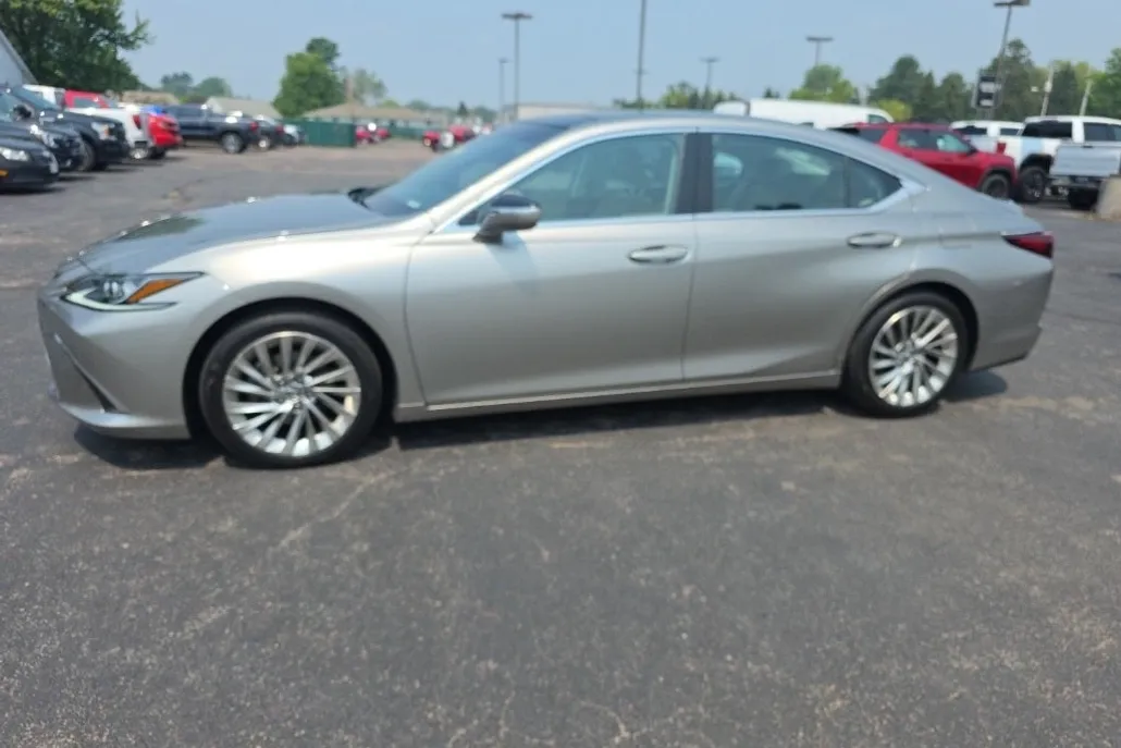 2019 Lexus ES 350 photo 1